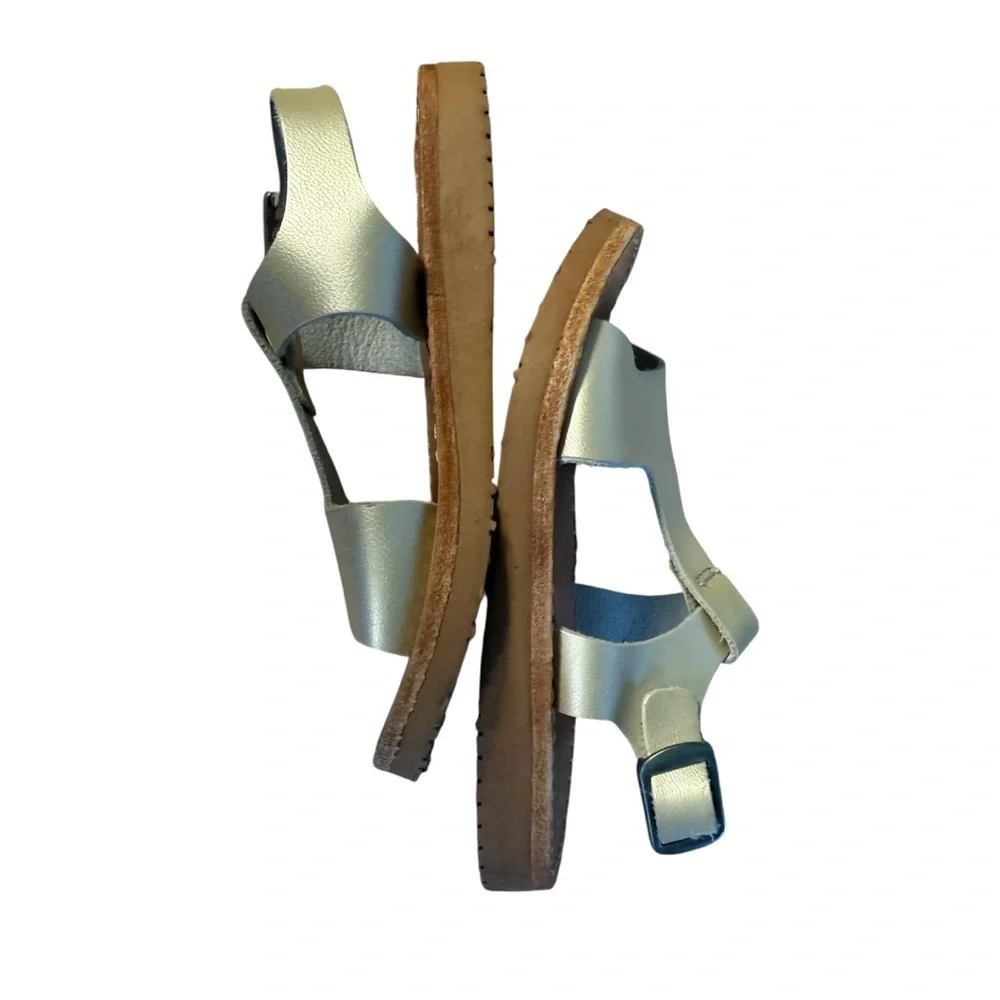 Freshly Picked Toddler Girl’s Platinum Gold Malibu Sandal size 7 in EUC - Picture 3 of 8